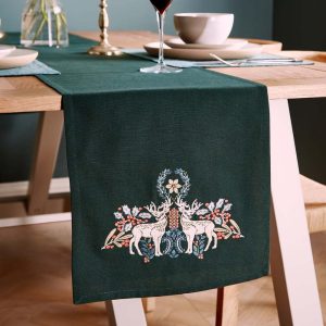 Bavlněný běhoun na stůl 32x220 cm Majestic Stag – Catherine Lansfield