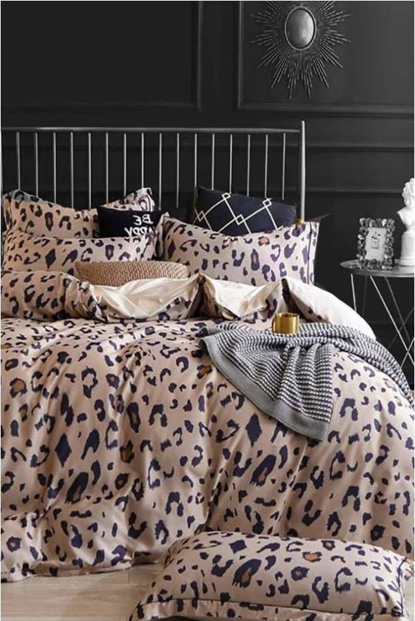 Hnědé prodloužené čtyřdílné bavlněné povlečení na dvoulůžko s prostěradlem 200x220 cm Leopard – Mila Home