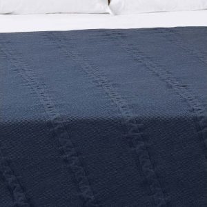 Tmavě modrý bavlněný přehoz na dvoulůžko 200x220 cm Trenza – Oyo Concept