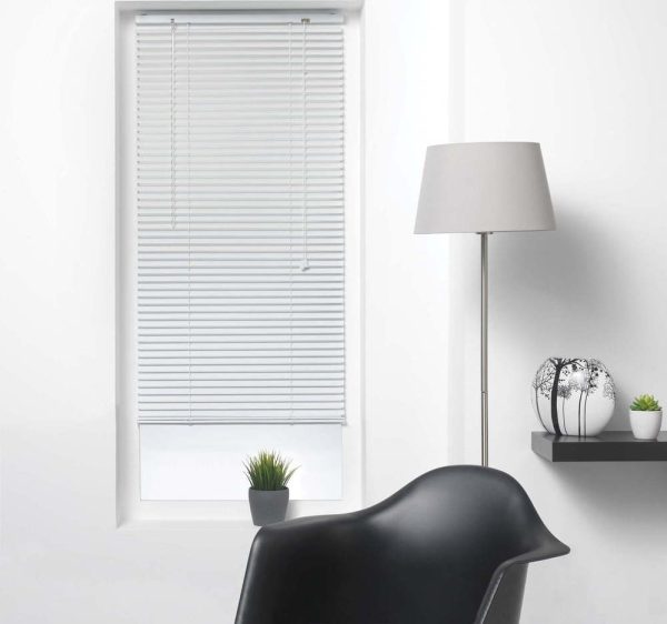 Bílá kovová žaluzie 90x130 cm Venitien – douceur d'intérieur