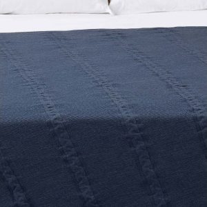 Tmavě modrý přehoz 200x220 cm Trenza – Oyo Concept