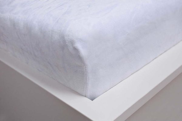 Bílé napínací prostěradlo z mikroflanelu 180x200 cm – Jerry Fabrics