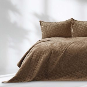 Světle hnědý sametový prošívaný přehoz 240x260 cm Laila – Restilo