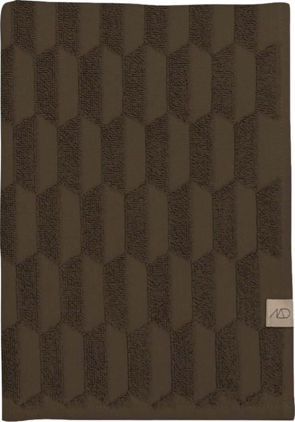 Tmavě hnědý bavlněný ručník 50x95 cm Geo – Mette Ditmer Denmark