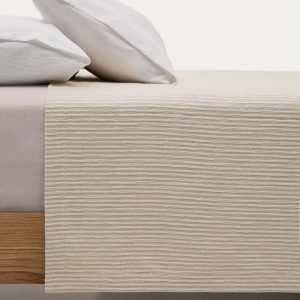 Béžový prošívaný přehoz z žakáru 240x260 cm Vindi – Kave Home