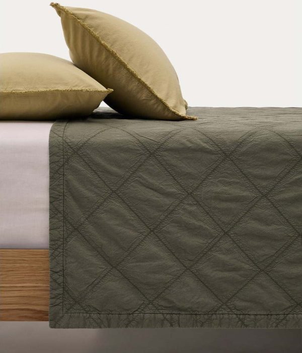 Zelený bavlněný prošívaný přehoz 180x260 cm Serla – Kave Home
