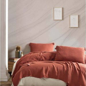Prošívaný set přehozu a povlaků na polštář v cihlové barvě na dvoulůžko 220x240 cm Costa – Mijolnir
