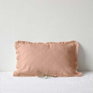 Terakotově hnědý lněný povlak na polštář s řaseným lemem Linen Tales