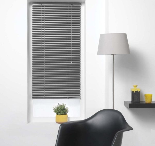 Tmavě šedá kovová žaluzie 90x180 cm Venitien – douceur d'intérieur