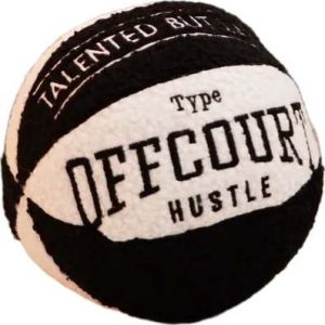 Dekorační polštář z materiálu bouclé ø 25 cm Basketball – Mioli Decor