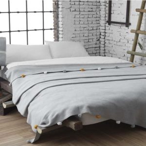 Šedý fleecový přehoz 150x200 cm Pom Pom – Mijolnir