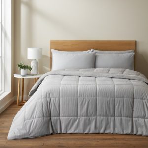 Světle šedý prošívaný přehoz z mikroplyše na dvoulůžko 200x220 cm Cosy Cord – Catherine Lansfield