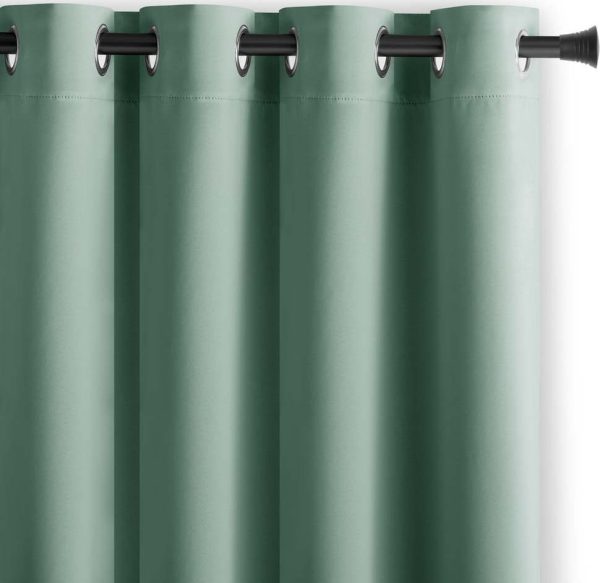 Světle zelený zatemňovací závěs 140x175 cm Eyelets – Restilo