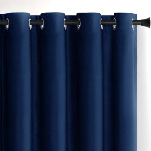 Tmavě modrý sametový dimout závěs 140x245 cm Eyelets – Restilo