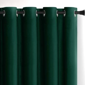 Tmavě zelený sametový dimout závěs 140x245 cm Eyelets – Restilo
