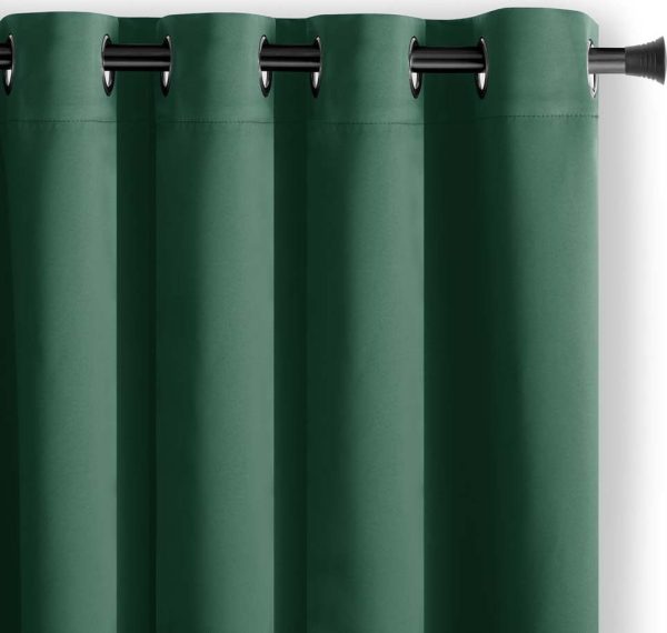 Tmavě zelený zatemňovací závěs 140x245 cm Eyelets – Restilo