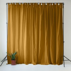 Okrově žlutý/hnědý lněný závěs 140x330 cm Bronze – Linen Tales