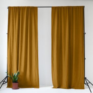 Okrově žlutý/hnědý lněný závěs 140x300 cm Bronze – Linen Tales