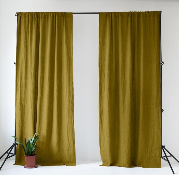 Okrově žlutý/zelený lněný závěs 140x200 cm Moss Green – Linen Tales