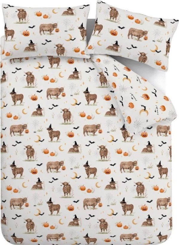 Šedobéžové povlečení na dvoulůžko/prodloužené 230x220 cm Halloween Highland Cow – Catherine Lansfield