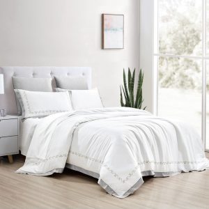 Bílé povlečení na dvoulůžko/prodloužené z bavlněného saténu s prostěradlem/6dílné 240x220 cm Diana – Mila Home Luxury
