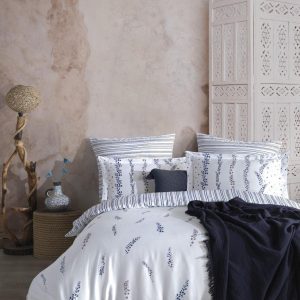 Bílé/modré povlečení na jednolůžko z bavlněného saténu 140x200 cm Marseille Floral – Mila Home Luxury
