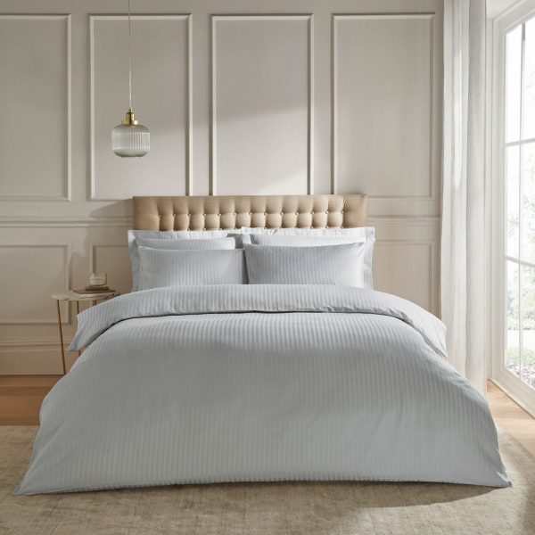 Šedé damaškové povlečení na dvoulůžko/prodloužené 230x220 cm Satin Stripe – Catherine Lansfield