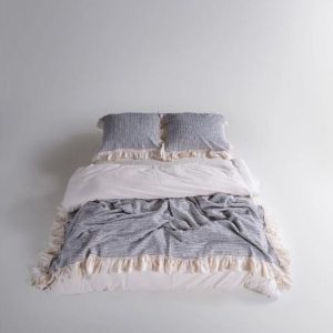 Světle šedý set přehozu a povlaku na polštář z bavlny Renforcé 180x240 cm Bella Calm Ruffle – Mila Home Luxury