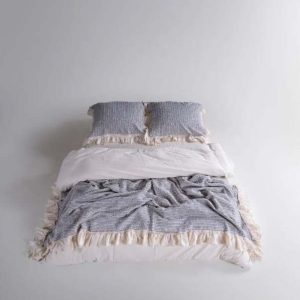 Světle šedý set přehozu a povlaku na polštář z bavlny Renforcé 180x240 cm Bella Calm Ruffle – Mila Home Luxury