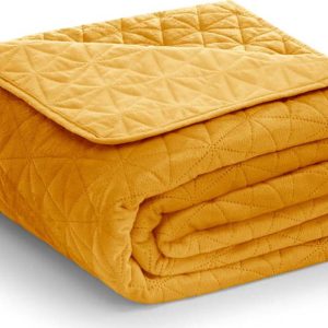 Žlutý sametový prošívaný přehoz 260x280 cm Laila – AmeliaHome