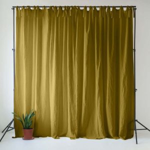 Okrově žlutý/zelený lněný závěs 140x170 cm Moss Green – Linen Tales