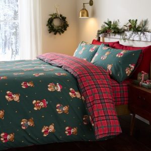 Červené/tmavě zelené povlečení na dvoulůžko 200x200 cm Christmas Tartan Teddy Bear – Catherine Lansfield