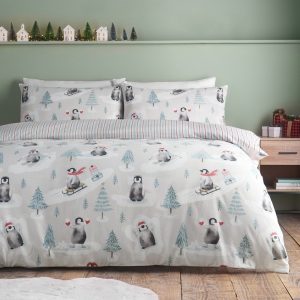 Flanelové povlečení na dvoulůžko v přírodní barvě 230x220 cm Brushed Christmas Penguins – Catherine Lansfield