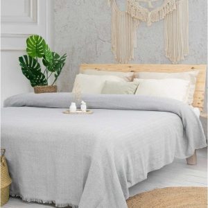 Světle šedý přehoz 240x220 cm Marla – Mijolnir