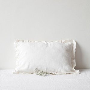 Bílý lněný povlak na polštář s řaseným lemem Linen Tales