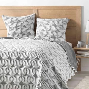 Bílý/šedý set přehozu a povlaku na polštář z mikrovlákna 220x240 cm Faustine – douceur d'intérieur