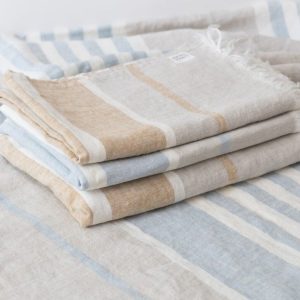 Modrá lněná plážová deka 140x170 cm Allure Stripe – Linen Tales
