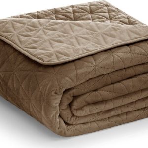 Světle hnědý sametový prošívaný přehoz 220x240 cm Laila – AmeliaHome