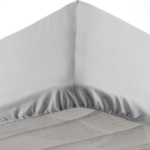 Světle šedé napínací prostěradlo z mikrovlákna 140x190 cm Oscar – douceur d'intérieur