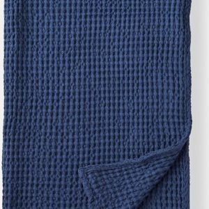 Tmavě modrá bavlněná deka 150x200 cm Jaipur Chunky Waffle – Pineapple Elephant