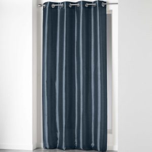 Tmavě modrý závěs z mikrosaténu 140x240 cm Shana – douceur d'intérieur