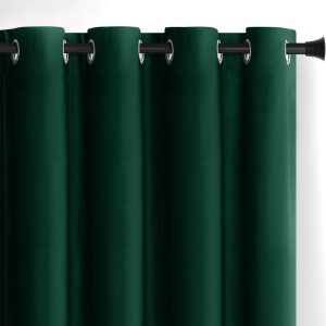 Tmavě zelený sametový dimout závěs 140x245 cm Eyelets – Restilo
